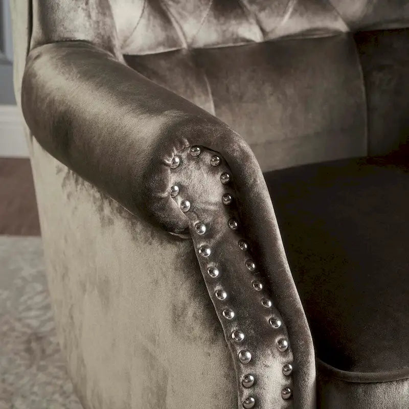 Fauteuil club en velours clouté