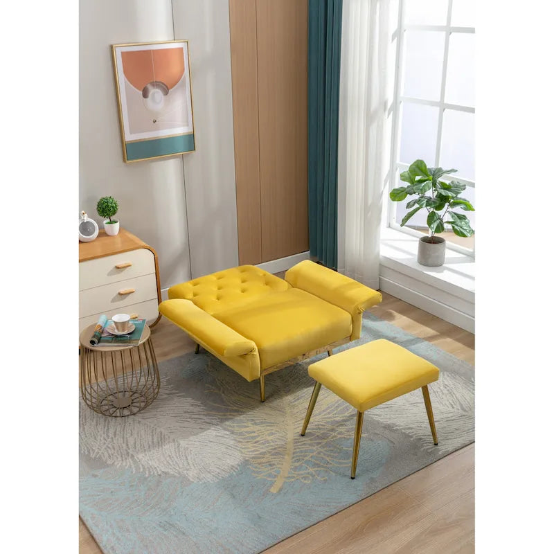 Fauteuil en velours capitonné avec accoudoirs et dossier réglables et son pouf